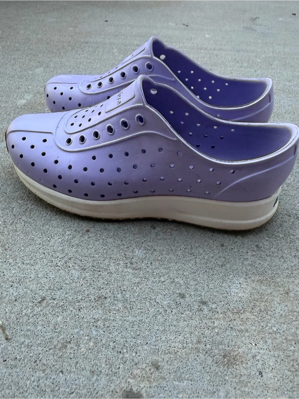 Native Shoes Kids' Robbie Sugarlite slip-on sneakers in a purple lavender J2